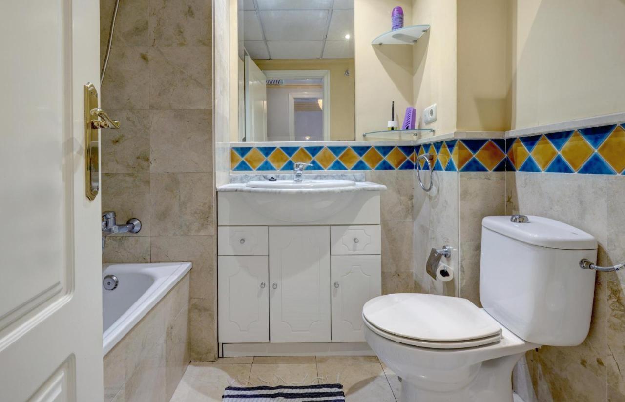 First Line Beach Apartment Μαρμπέλλα Εξωτερικό φωτογραφία