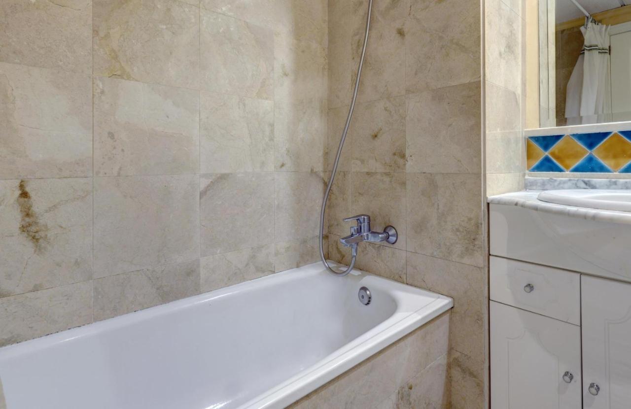 First Line Beach Apartment Μαρμπέλλα Εξωτερικό φωτογραφία